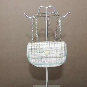 GUESS- HANDBAG WRESTLES